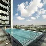 Trophy-Refined Living With Natural Hues