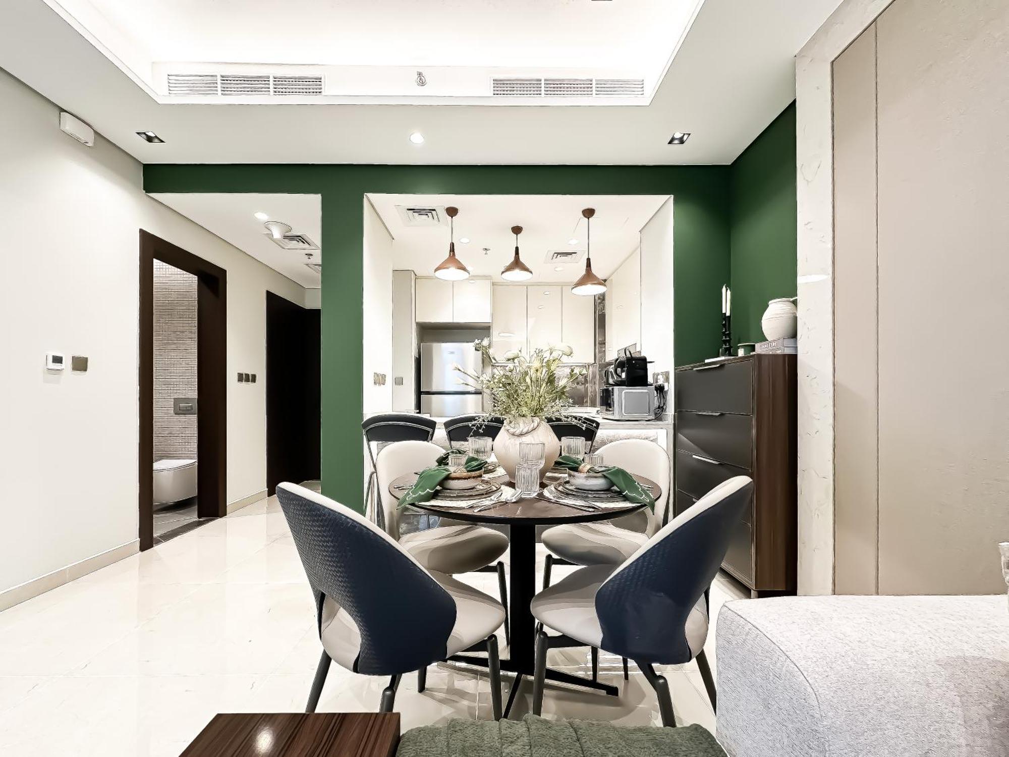 Apartment Trophy-refined Living With Natural Hues *