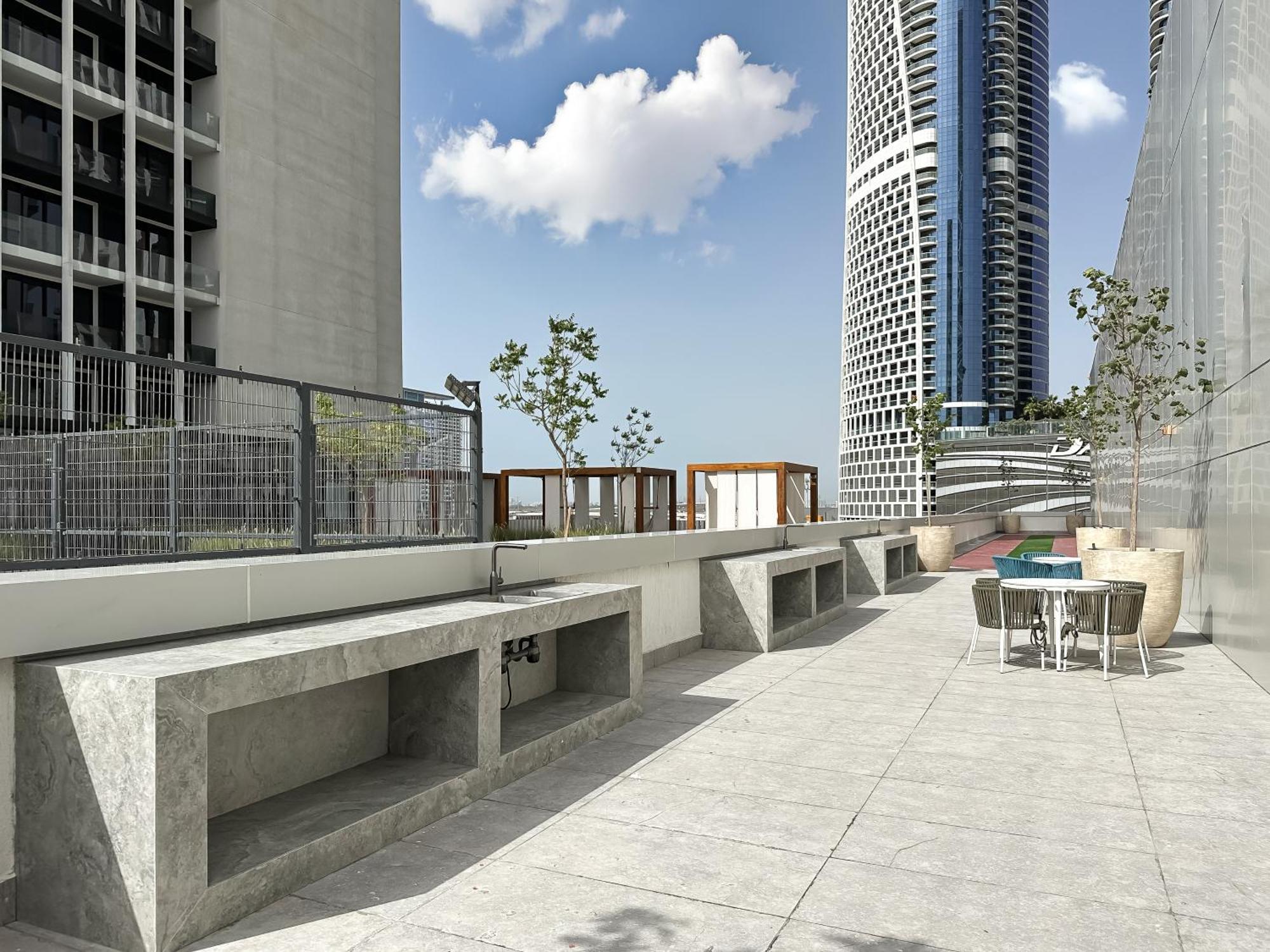 Trophy-refined Living With Natural Hues *